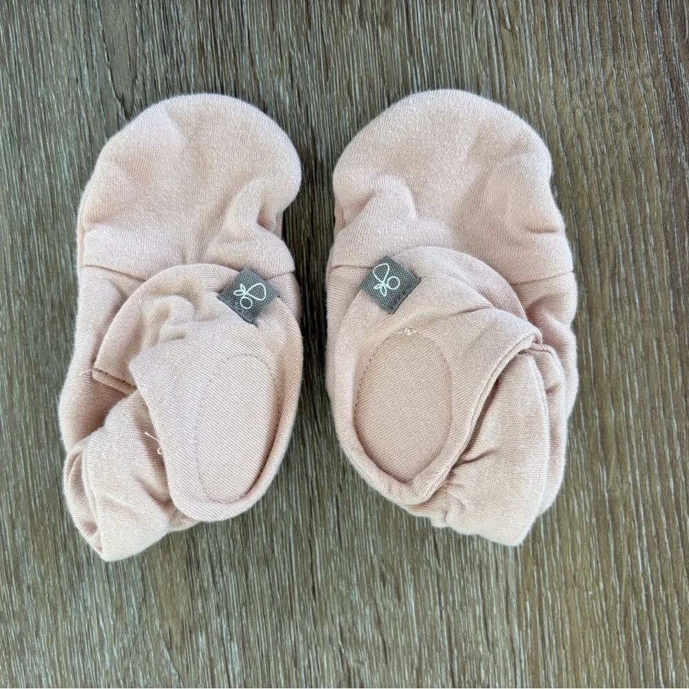NWOT Goumi Kids Stay-on Bootie Set of 2 (Organic Cotton) Size: 3-6months